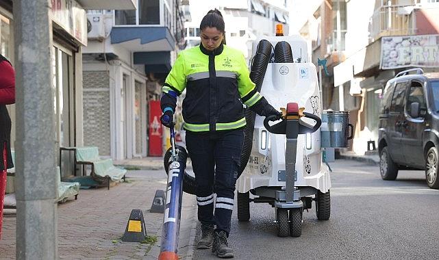 Konak'tan temizliğe pratik çözüm: Filler görev başında