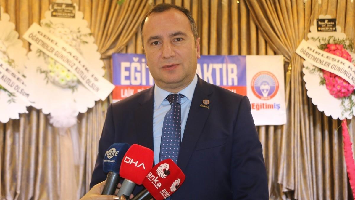 Eğitim İş Genel Başkanı Kadem Özbay: ‘Adıyaman hâlâ toz, asbest ve travma altında; eğitim öğretmenin fedakârlığına bırakıldı’ - Videolu Haber