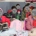 GTÜ öğrencilerinden Kahta’da 400 öğrenciye mont ve bot desteği