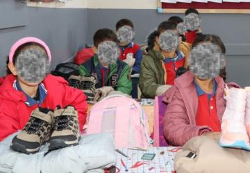 GTÜ öğrencilerinden Kahta’da 400 öğrenciye mont ve bot desteği