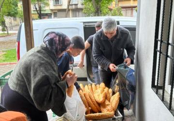 Muhtar İrfan Şahin öncülüğünde ‘sıcak ekmek’ dayanışması