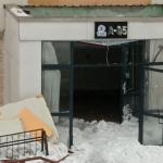 Sincik’te kar yağışı, TOKİ giriş çatılarında hasara yol açtı