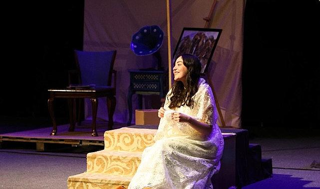 Retro Tiyatro Topluluğu “Huzur Apartmanı" Oyunu İle Tiyatro Sahnesine Damga Vurdu