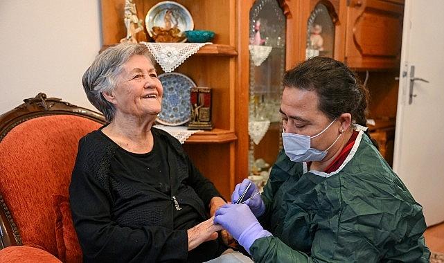 Bornova'da yaşlı ve engelliler evlerinde yalnız değil