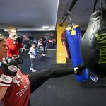 Bucalı kadınlar şiddete karşı kick boks öğreniyor