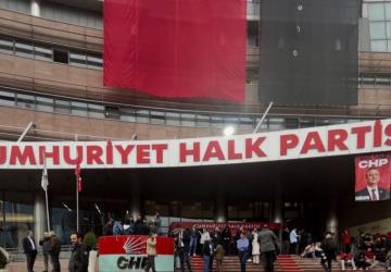 CHP Genel Merkezi’nde tahliye gerginliği: Özgür Özel binadan ayrıldı - Videolu Haber