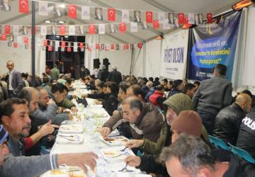 Adıyaman’da ilk iftar sofrası kuruldu: Vatandaşlar geçim sıkıntısına dikkat çekti - Videolu Haber