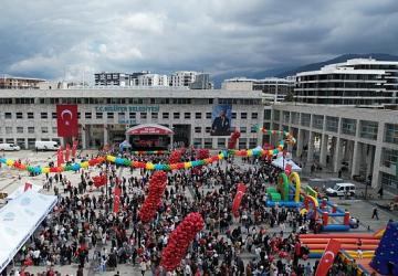 Nilüfer'de Cumhuriyet Meydanı çocukların oldu