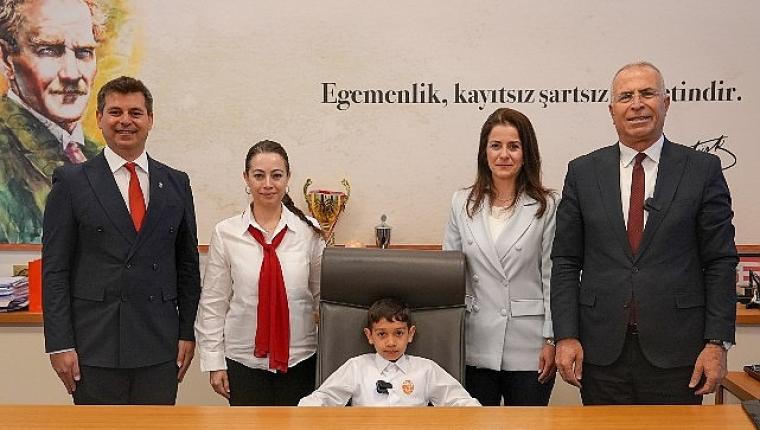 Başkan Işık, 23 Nisan'da koltuğunu Ege'ye devretti