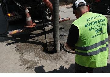 ASAT kanalizasyon hattı temizliği ve kapak düzenleme çalışmalarını sürdürüyor