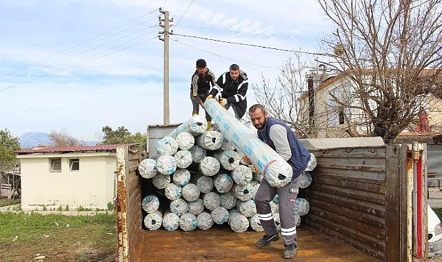Büyükşehir'den hortum ve yağıştan zarar gören çiftçiye sera naylonu desteği