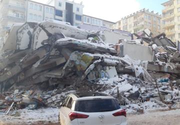 Yukarı Şehir Kooperatif Evleri davası 1 Temmuz’a ertelendi: Ailelerden firari sanık ve süreç tepkisi - Videolu Haber