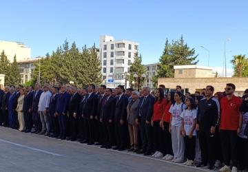 Adıyaman’da 19 Mayıs kutlamaları çelenk sunma töreniyle başladı - Videolu Haber