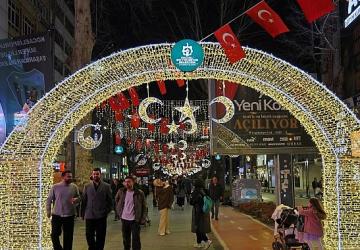 İzmit, Ramazan'ı ışıl ışıl karşılıyor