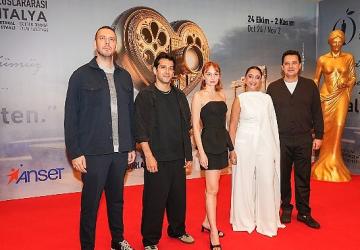 Altın Portakal'da İlk Gala: “Gelin Takımı 2" Ekibiyle Birlikte Seyirci Karşısındaydı