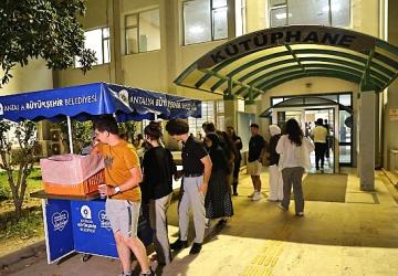 Büyükşehir'den üniversite öğrencilerine final haftası boyunca sıcak çorba ikramı