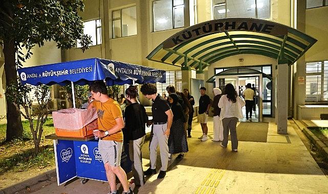 Büyükşehir'den üniversite öğrencilerine final haftası boyunca sıcak çorba ikramı