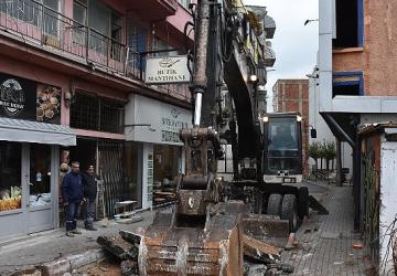 Gemlik'te Yol Çalışmaları Hız Kesmeden Devam Ediyor