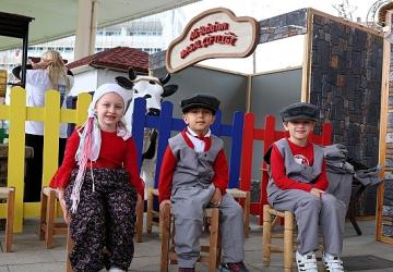 Milli İrade Meydanı çocuklarla dolup taştı