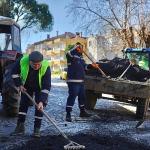 Ayvalık'ta Yol Bakım ve Onarım Çalışmaları Sürüyor