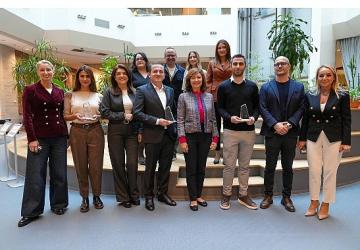 Microsoft Türkiye ile Teknolojide Kadın Derneği'nin iş birliğinde gerçekleşen “Secure The Future" eğitimini tamamlayan genç kadınlar siber güvenlik alanında uzmanlaşmaya