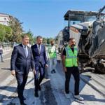 İzmir'in yollarında gece gündüz asfalt çalışması İzmir'in yollarında gece gündüz asfalt çalışması
