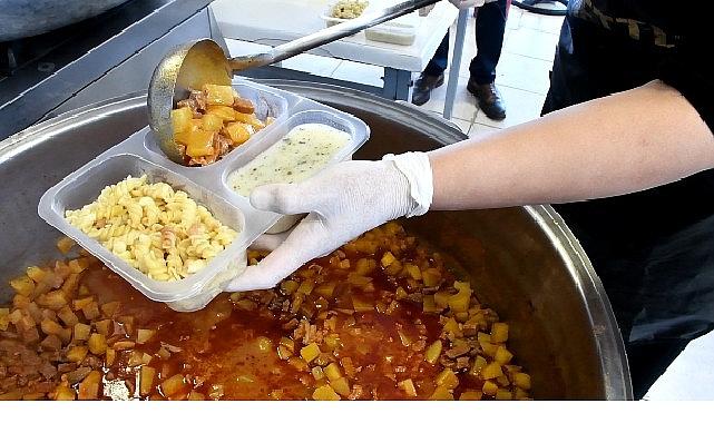 İznik Belediyesi'nden 365 Gün Sıcak Yemek Desteği