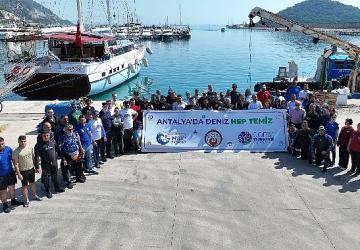 Balıkçı Barınağı'nda deniz dip temizliği