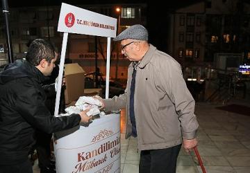 Keçiören'de Regaip Kandili Bereketi Paylaşmayla Yaşandı