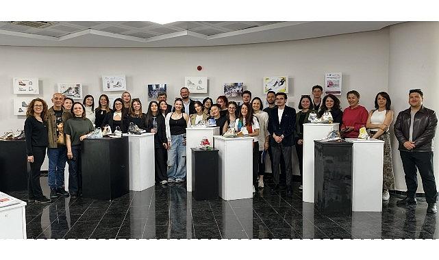 DEÜ'de Ayakkabılar Sanatla Buluştu