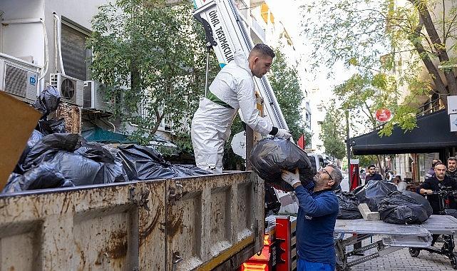 Konak Belediyesi'nden çöp ev operasyonu: 4 kamyon atık çıktı