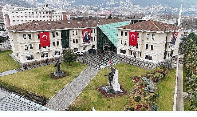 Osmangazi Belediyesi Binalarını Türk Bayraklarıyla Donattı