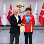 Adıyamanlı Milli sporcu Vali Varol ile bir araya geldi