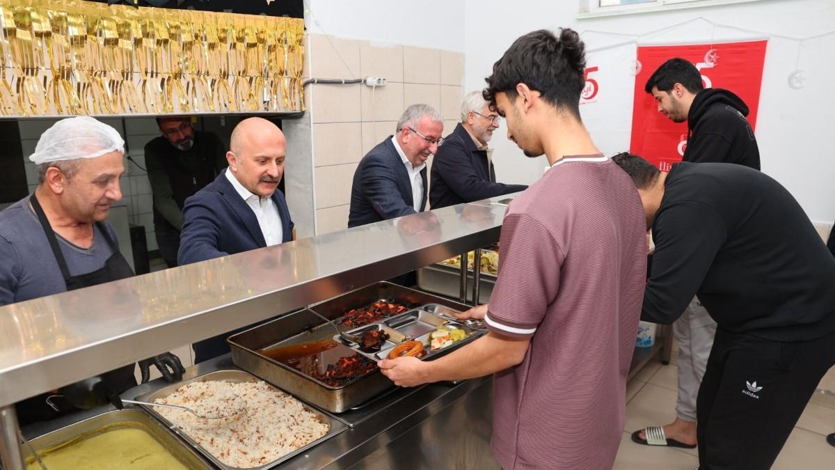 Adıyaman'da İlim Yayma Cemiyeti ev sahipliğinde iftar programı düzenlendi