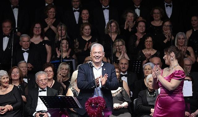 Konak'ta şarkılar sevgiyi anlattı