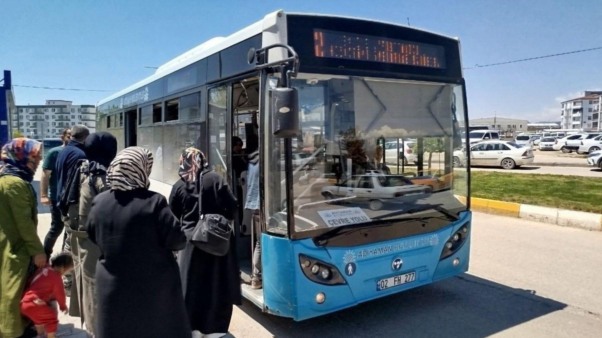 Adıyaman’da bayılan yolcuya şoförden zamanla yarışan müdahale - Videolu Haber