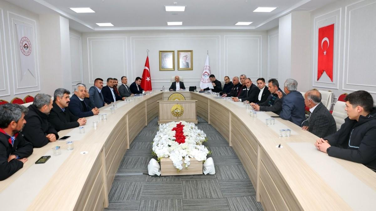 Vali Dr. Osman Varol köy muhtarlarıyla görüştü