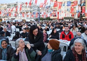 Efes Selçuk'ta İftar Sofrası Dayanışma ile Kuruldu