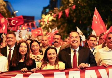 Fener Alayı, Ozbi Konseri ve 300 Dronluk Gösteri Büyüledi