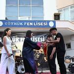 Öğrencilerin mezuniyet sevinci