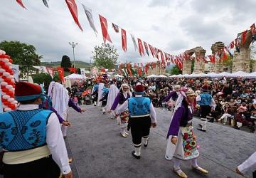 Efes Selçuk'ta 23 Nisan Coşkusu: Çocuklar Bayramlarını Şenlikle Kutladı