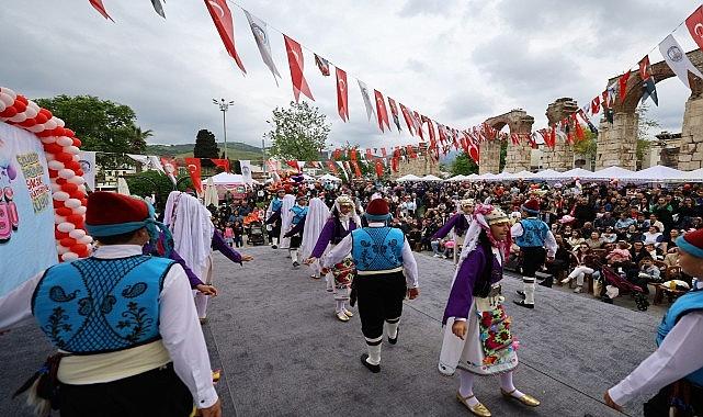 Efes Selçuk'ta 23 Nisan Coşkusu: Çocuklar Bayramlarını Şenlikle Kutladı