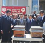 Akfen Yenilenebilir Enerji'den Dünya Arı Günü Kapsamında Aşkale'de Üreticilere Yüzde 70 Hibeli Arılı Kovan Desteği