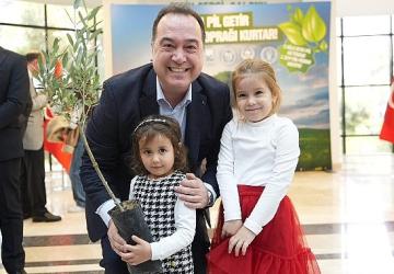 Büyükşehir'den Örnek Çevre Projesi: Atık Pil Getirene Zeytin Fidanı