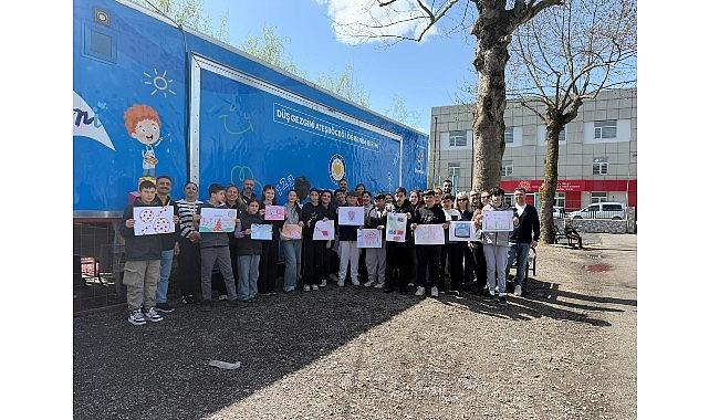 Ateşböceği'nin ışığı boyama kitabına dönüştü: Domino's'tan çocuklara 23 Nisan armağanı!