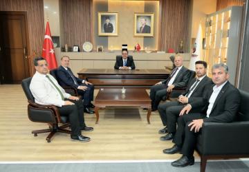 Müdür Ali Tosun Samsat Belediye Başkanı Halil Fırat’ı makamında ziyaret etti