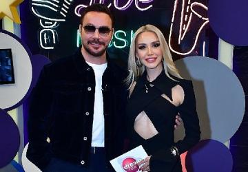 Sinan Akçıl'dan Zeynep Bozkaya'ya sürpriz şarkı!