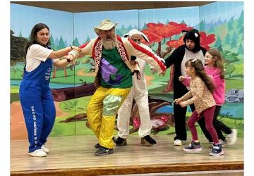 Gölcüklü Çocukları Neşelendiren Tatil Hediyesi