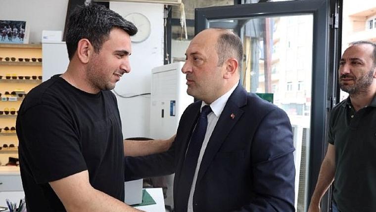 Belediye Başkanı Selçuk Yıldız'dan 1 Haziran Optisyen ve Gözlükçüler Günü'nde Anlamlı Ziyaret