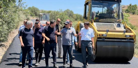 Kahta Dumlu–Alidam Köy Yolu’nda asfalt çalışmaları sürüyor
